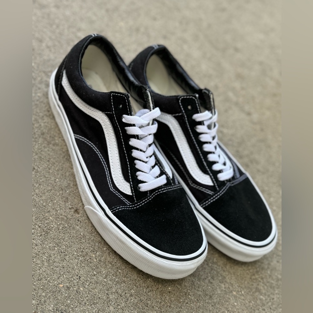 Vans Black and White Old Skool Sneakers Women 9.5